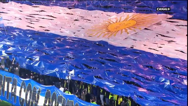 Ligue 1 Conforama - 22ème journée - Nantes Saint-Etienne L'entrée émouvante des joueurs