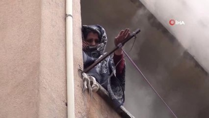 Yangında Mahsur Kalan Aileyi İtfaiye Kurtardı