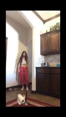 Une fille rate son challenge du rouleau de sopalin et finit par craquer