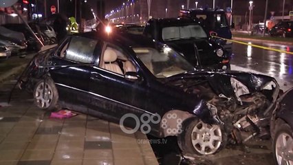 Ora News - Me 230 km/h, Drejtori i Agjencisë Rajonale të Mjedisit përplasi 10 makina në Vlorë