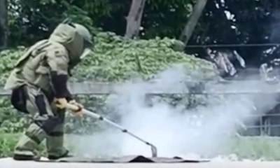 Gegana Periksa Kardus Meledak Diduga Bom