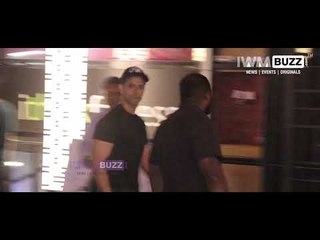 Hrithik Roshan spotted at Juhu