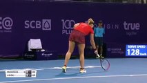 Apanha-bolas ajuda da pior maneira tenista a 