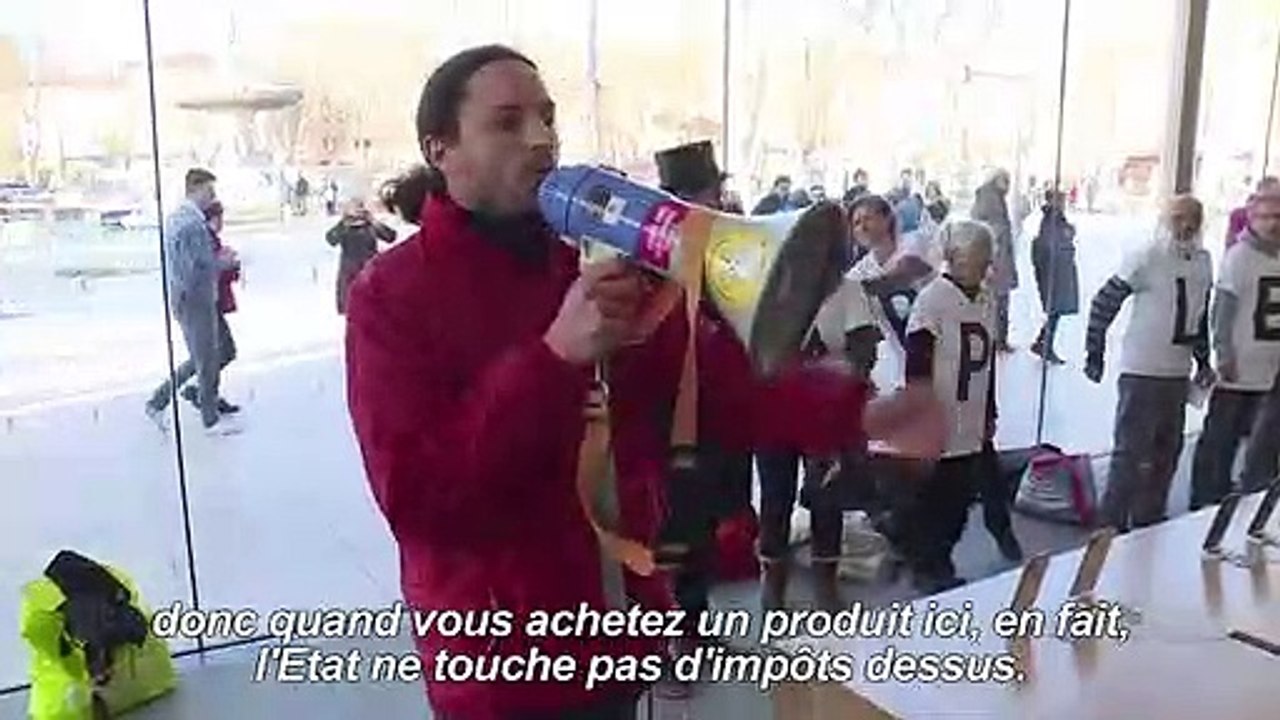 Attac s'invite dans un Apple Store d'Aix pour prélever l'impôt