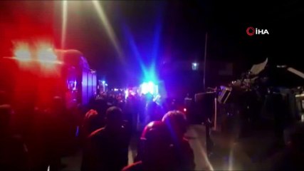 Adana’nın Yüreğir ilçesinde meydana gelen kazada ölü ve çok sayıda yaralı olduğu bildirildi. Bölgeye çok sayıda sağlık, itfaiye ve AFAD ekipleri sevk edildi.