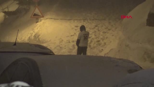 Bursa Uludağ'da Kar Fırtınası Başladı, Binlerce Kişi Pistlerde Partiye Katıldı