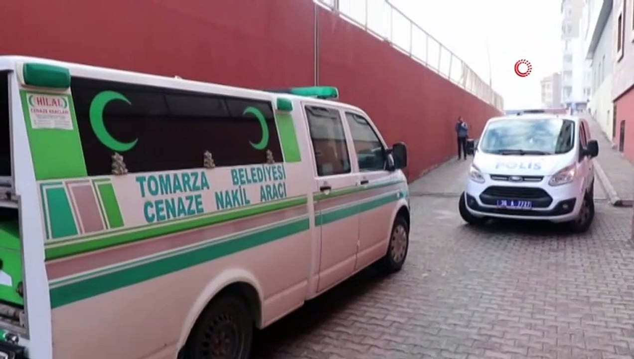 Engelli Kızına Bakan Anneyi Ölüm Bile Kızından Ayıramadı