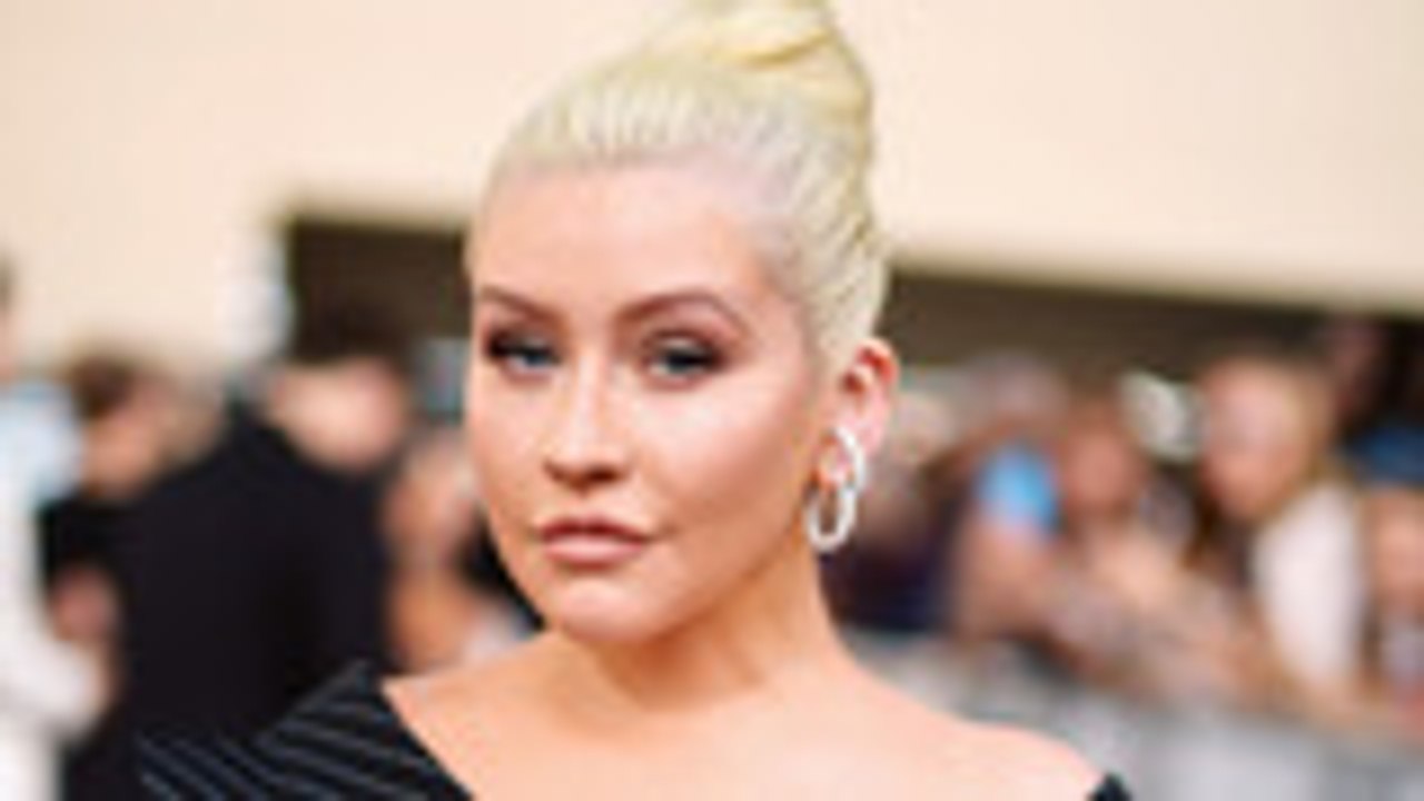 Christina Aguilera Serves Donuts to Surprised Customers on 'Jimmy Kimmel Live!' | Billboard News