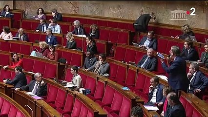"Loi anti-casseurs" : colère à gauche et à droite