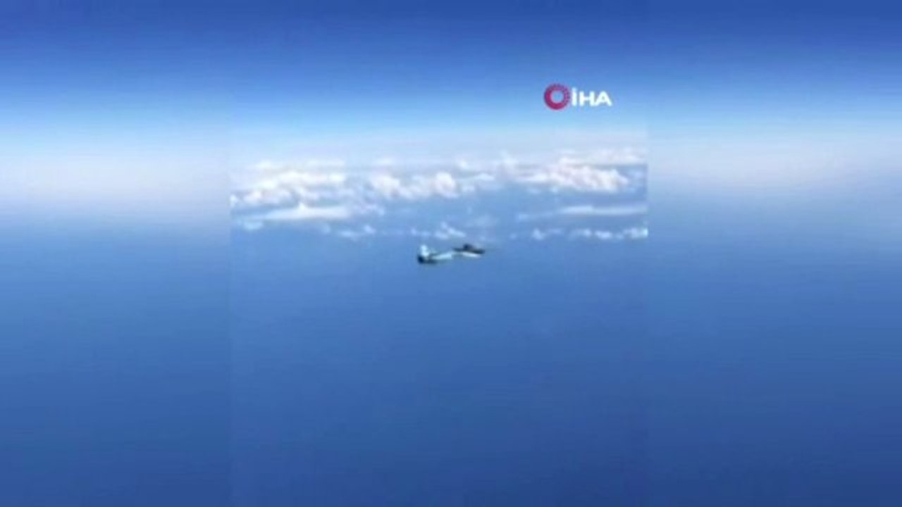 Rus ve Amerikan Savaş Uçakları Arasında "İt Dalaşı"
