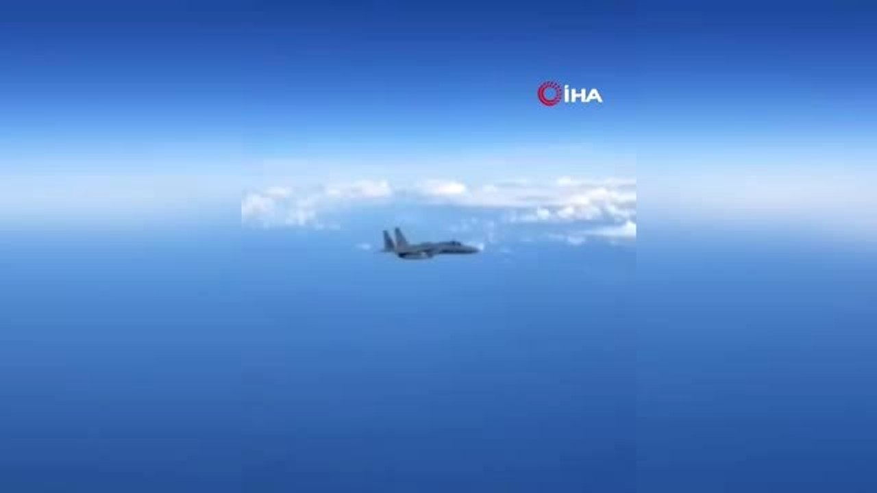 Rus ve Amerikan Savaş Uçakları Arasında "İt Dalaşı"