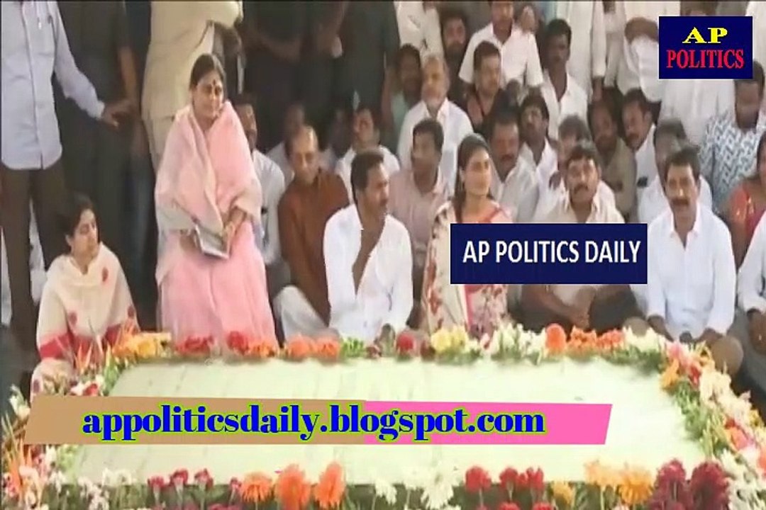 YSRCP Chief YS Jagan & family members pays tributes to Dr.YSR at Idupulapaya - AP Politics Daily
