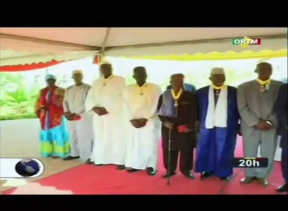 ORTM - Décoration de personnalités de l’administration publique à la primature par le Chef du gouvernement