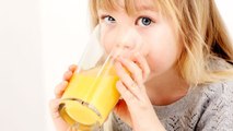 Fruit Juice for Kids: Healthy? | बच्चों को ना दें फ्रूट जूस हो सकता है ब्रेन के लिए खतरनाक | Boldsky