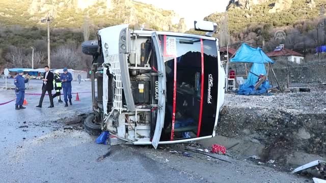 Burdur'da Midibüs Devrildi: 6 Yaralı