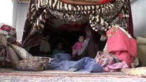 Isınmak için evin içine çadır kurdular...4 çocuklu ailenin yaşam mücadelesi kamerada