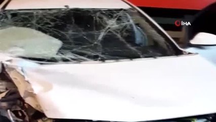 Kontrolden Çıkan Otomobil Direğe Çarparak Savruldu: 2 Yaralı