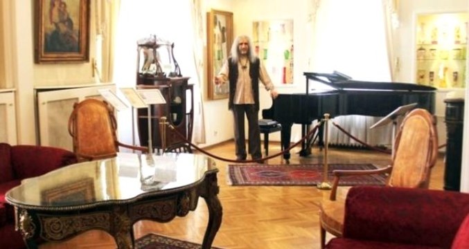 Türkiye'nin Efsane İsmi Barış Manço, 20. Ölüm Yıl Dönümünde Anılıyor