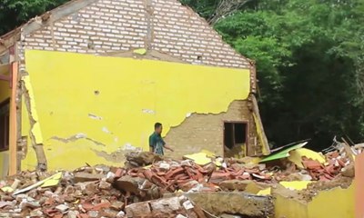 Kelas Ambruk, Proses Belajar Digabungkan