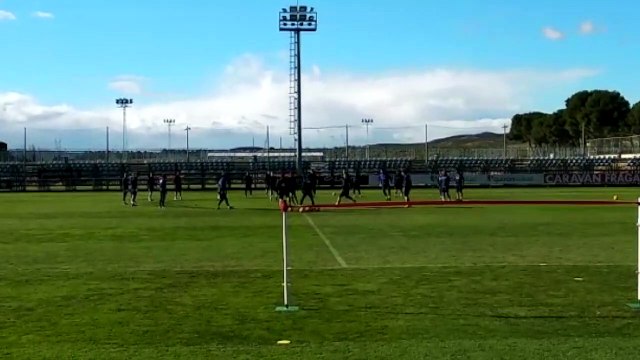 Entrenamiento del Real Zaragoza antes de viajar a Las Palmas