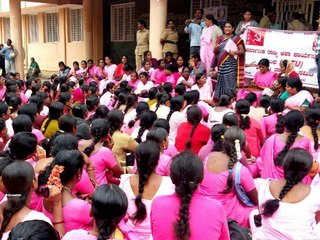 അങ്കണവാടി- ആശ വര്‍ക്കര്‍മാര്‍ക്ക് ആശ്വാസം | Oneindia Malayalam