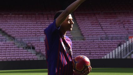 Barcelone - Todibo présenté au Camp Nou
