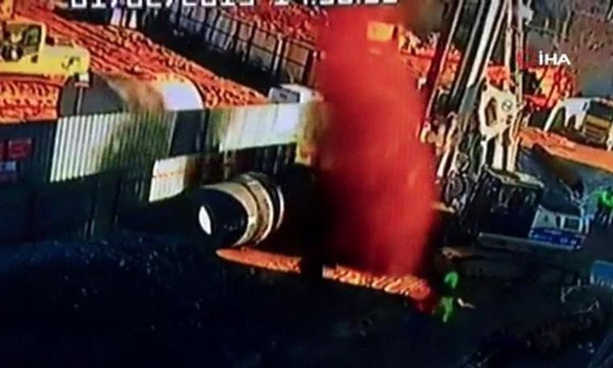 Kadıköy'de doğalgaz borusunun patlama anı