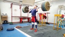 All men should do weightlifting !