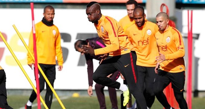 Fatih Terim, Yeni Transferler Kostas Mitroglou ve Luyindama'yı Maç Kadrosuna Aldı