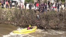 Antalya Düden Çayı'nda Rafting Yaparken Mahsur Kalan 2 Arkadaş Kurtarıldı