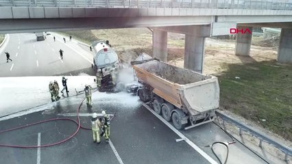 İstanbul- Tanker ile Hafriyat Kamyonunun Çarpışması Sonrası Yangın Çıktı