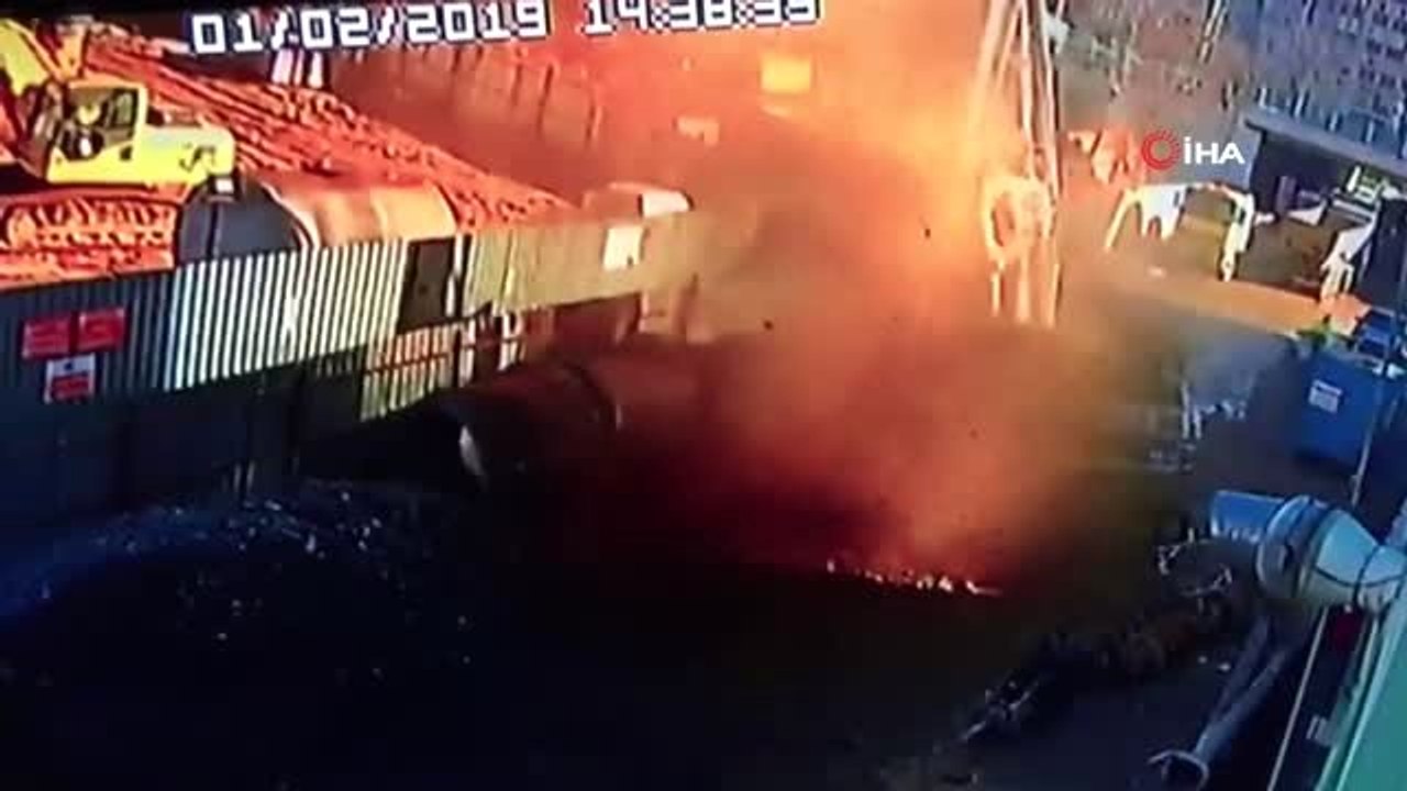Kadıköy'de Doğalgaz Borusunun Patlama Anı Saniye Saniye Güvenlik Kameralarına Yansıdı