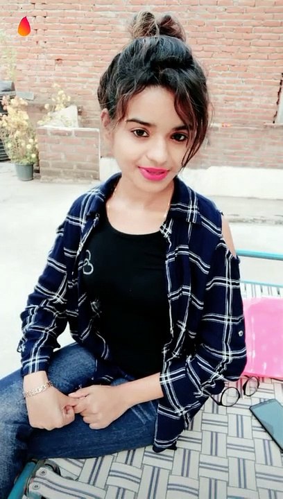 मिलने से डरता है दिल इकरार हो न जाये न मिलो हमसे ज्यादा कही प्यार हो न जाये