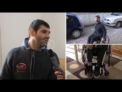 BOOM : Prej 22 vitesh në karrige me rrota, i riu kërkon 65 mijë dollarë që të ngrihet në këmbë