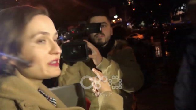 Ora News - Shahini takon Senatin e Universitetit të Shkodrës, studentët e refuzojnë pa median: Turp!