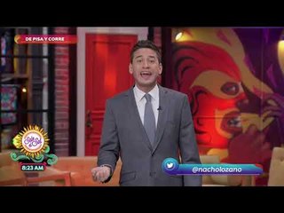 Ciudadanos ayudan a chofer de Marinela a recoger el pan que se le cayó en Ciudad Juárez