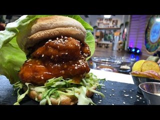 Cocina de Solteros: hamburguesa de pollo agridulce | Sale el Sol