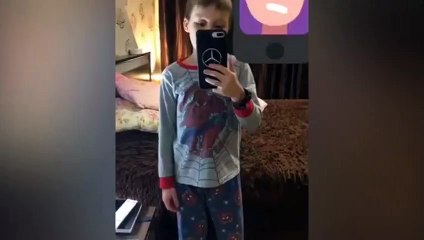 Leur père a oublié de fermer son coffre !