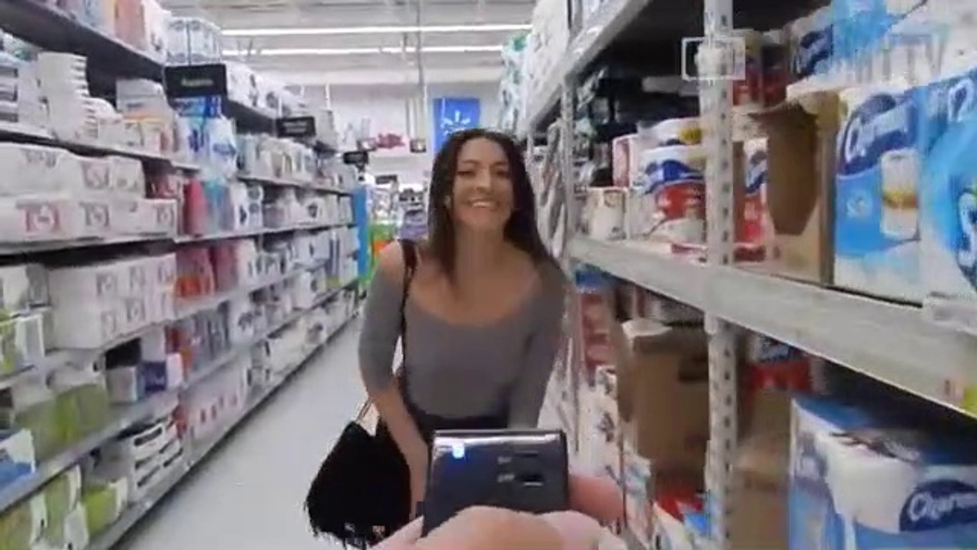 Elle a une culotte vibrante dans un supermarché... - Vidéo Dailymotion