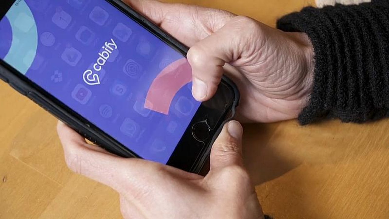 Fahrdienste Uber und Cabify künftig nicht mehr in Barcelona verfügbar