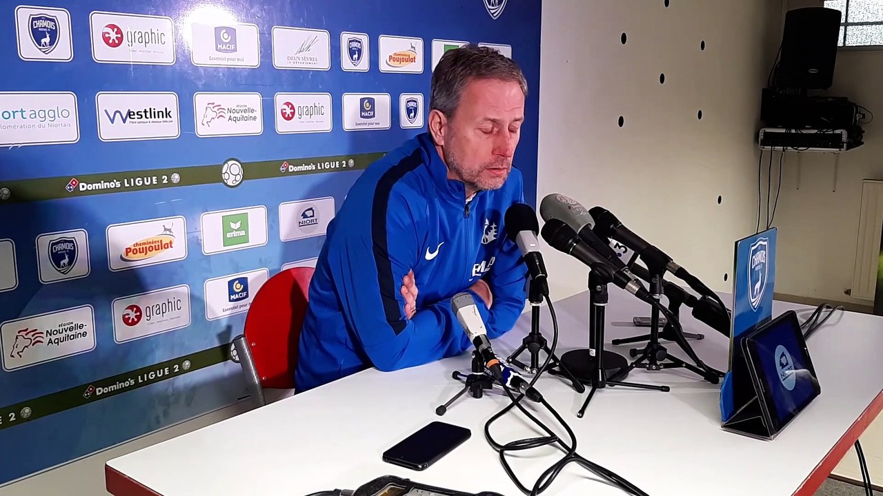 Alain Perrin, l'entraîneur de l'AS Nancy Lorraine,  très déçu après le nul 1-1 à Niort