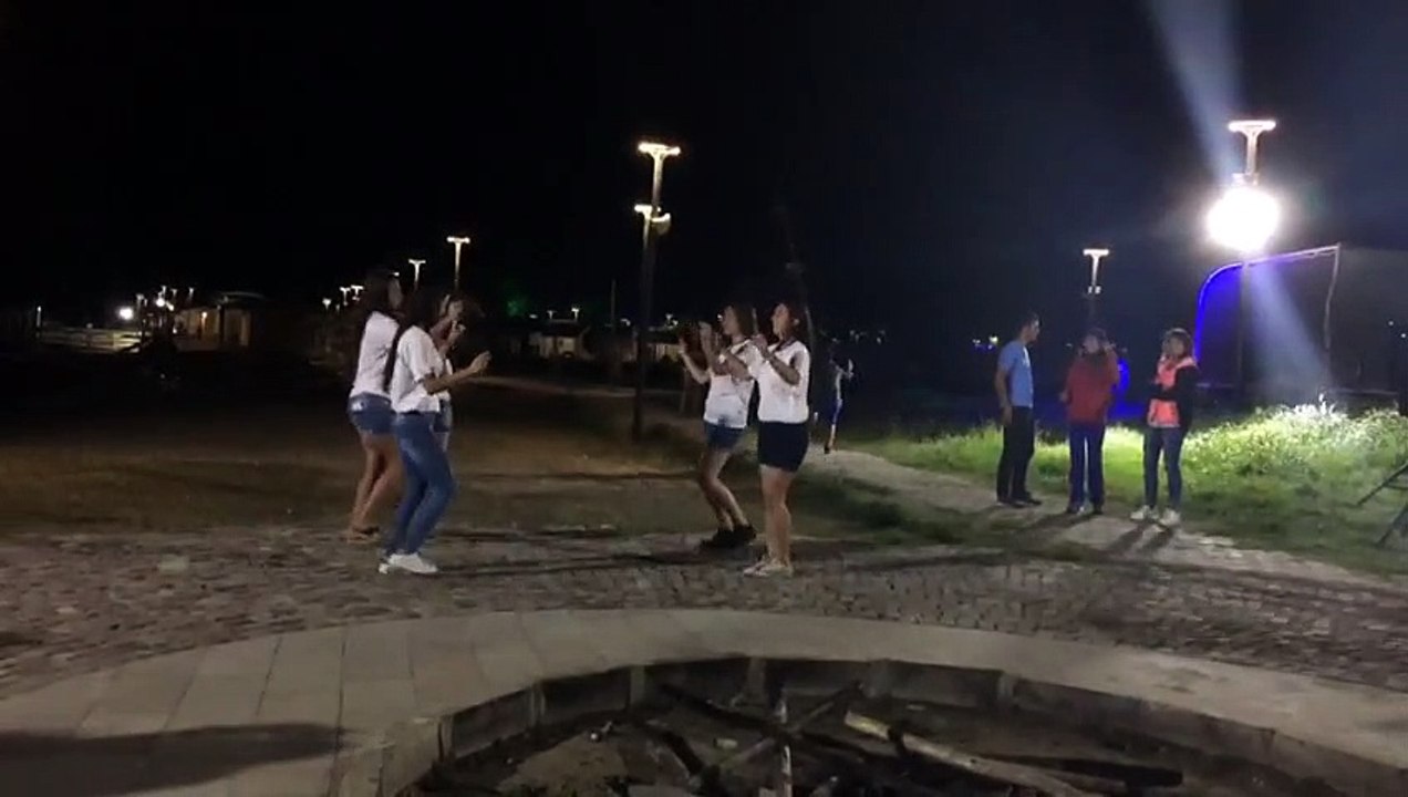 Kızlar gece eğlencesinde