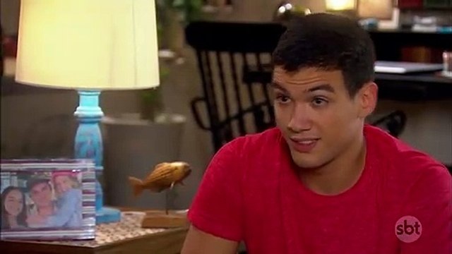 Guilherme assiste filme com Raquel | As Aventuras de Poliana