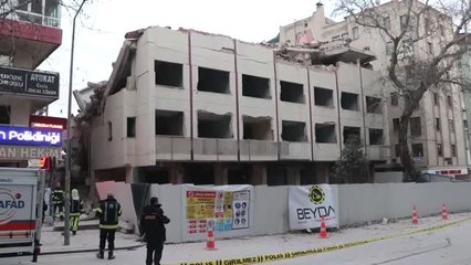 Yıkım Yapılan Hastane Binası Çöktü