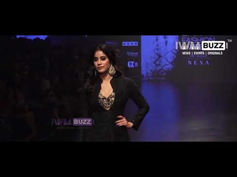 Anil Kapoor and Jhanvi Kapoor on Ramp & Ranveer Singh in Front Row
