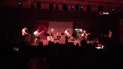 Ayvalık'ta Barış Manço Sevgisi Salonlara Sığmadı