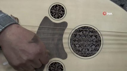 Yarım Asırdır Kendisi Üretip, Çalıyor