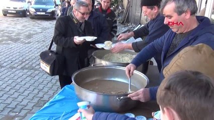 Kütahya Mahalleli 2 Yıldır Her Cuma Günü Hayır Yemeği Veriyor