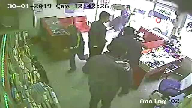 Şişen Cep Telefonu Bataryası Bomba Gibi Patladı