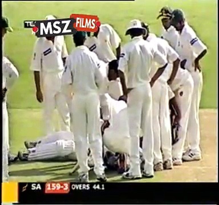 Shoaib Akhtar brutal bouncer to Gary Kirsten 1st test at Lahore